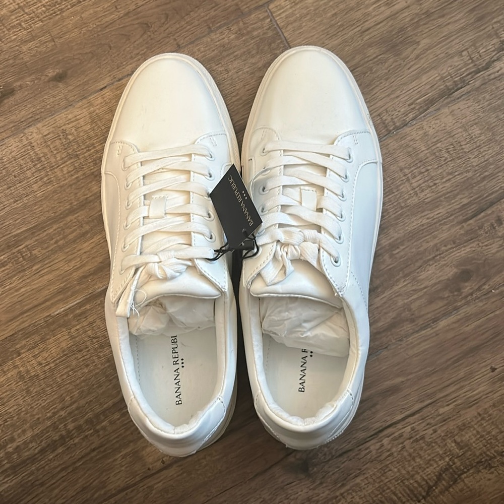 Men’s white shoes